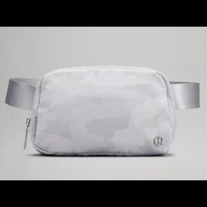 Brand NEW Lululemon Everywhere Belt Bag - Heritage 365 Camo Starlight Mu…